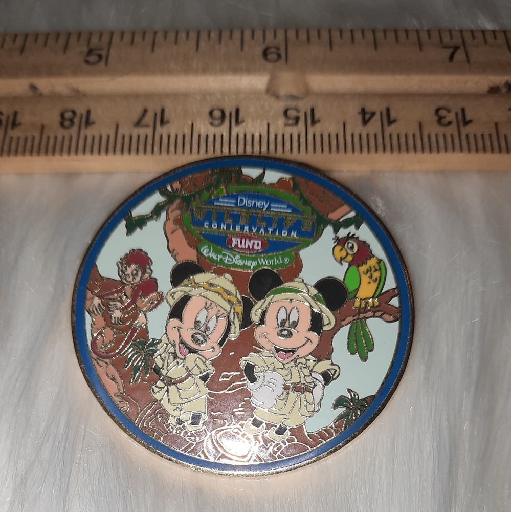Disney 2007 trading pin Wildlife Fund + bonus pin